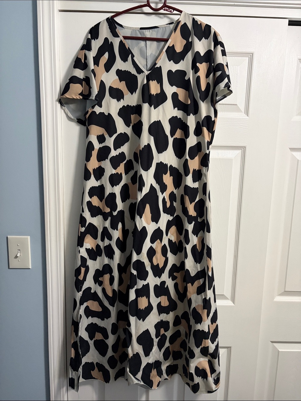SHEIN Black & Cream Leopard Print V-Neck Midi Dress